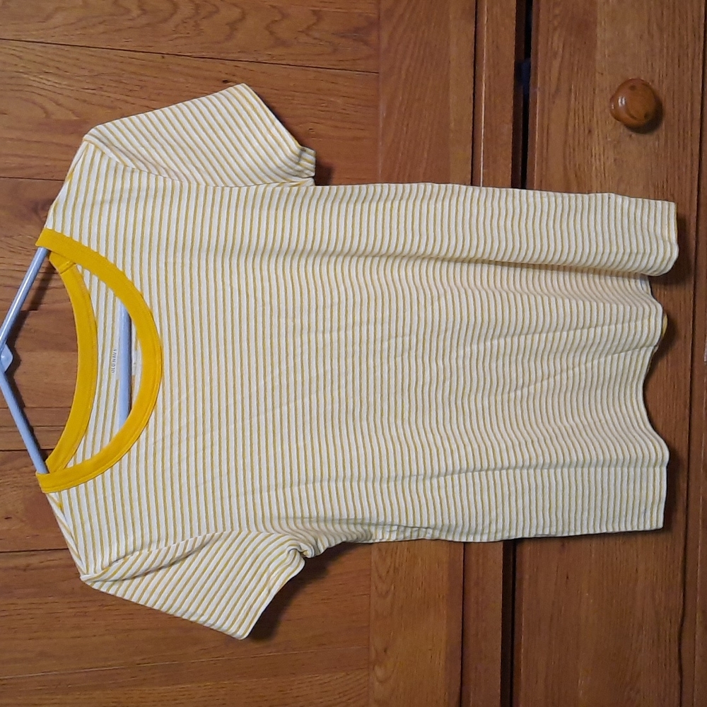 Old Navy Tee shirt